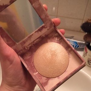 Urban Decay Highlighter